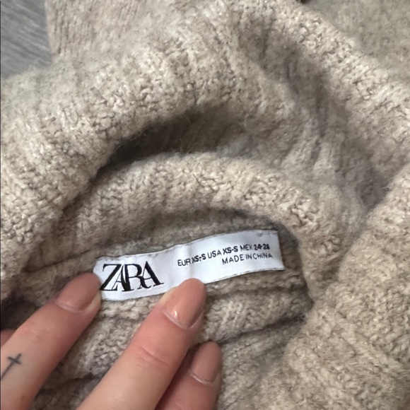 Zara Sweater - Picture 9 of 9